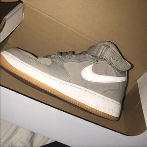 Air Force 1s mid